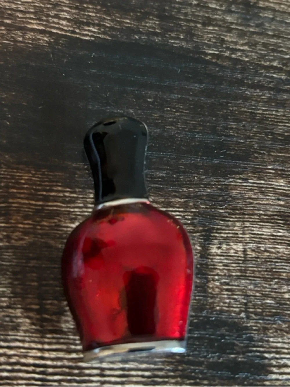 High-Gloss Red Nail Polish Brooch Bottle —‎ Vibrant Red Shade